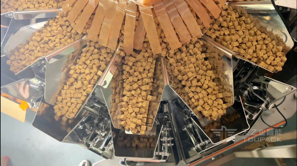 Αυτοματοποιημένη συσκευασία πατάτας chips snacks κάθετη συσκευασία υψηλής ταχύτητας 120BPM έξυπνη ζύγιση & συσκευασία μηχανή