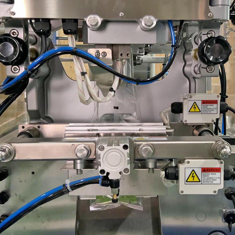 Μηχανή συσκευασίας 200g 500g Granule Full Automatic VFFS Weighing Seal Bag Bag Packaging Candy Snack Nitrogen Packing Machine Η συσκευή συσκευασίας βαρεμάτων είναι πλήρως αυτόματη