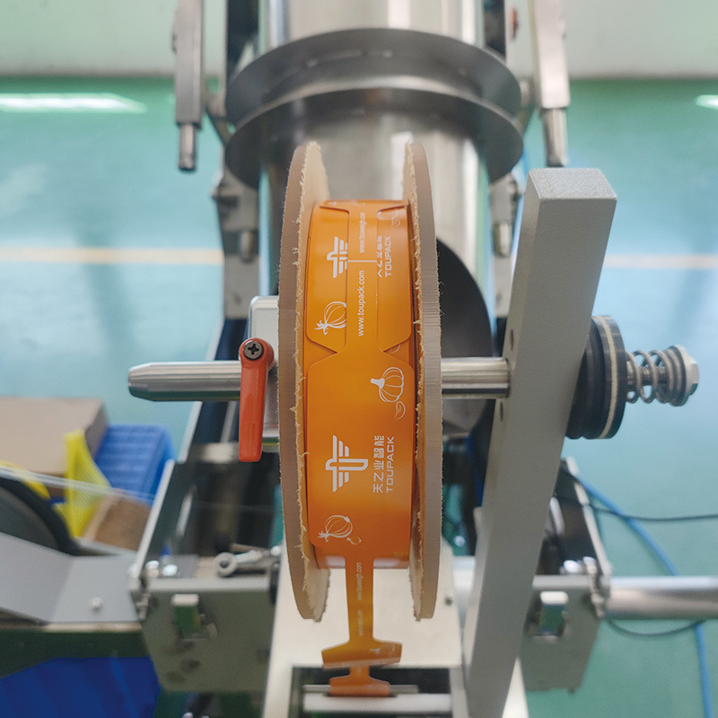 Συνεχή συσκευασία σακούλας με πλέγμα αυτόματη ταχεία συσκευασία καλαμπόκι θαλασσινά μπέικον κρεμμύδι μηχανή σφράγισης σακούλας