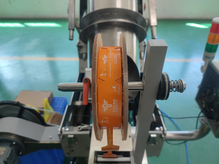 Αυτοματοποιημένη συσκευασία σακούλας με δίχτυ Ζυγίστρα 3g-5000g για συσκευασία λαχανικών Φρούτα Ζαμπερό πατάτες Αμπελώδη φρούτα