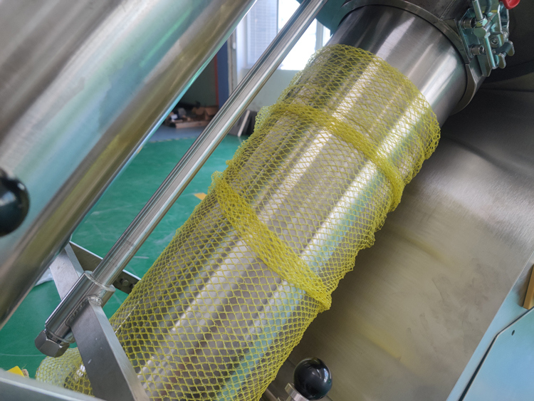 Αυτοματοποιημένη συσκευασία σακούλας με δίχτυ Ζυγίστρα 3g-5000g για συσκευασία λαχανικών Φρούτα Ζαμπερό πατάτες Αμπελώδη φρούτα