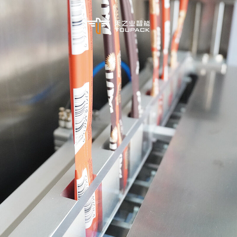Αυτοματοποιημένη μηχανή συσκευασίας 50 ml 100 ml υγρού σακουλάκις χυμού φρούτων πάγου Lolly Pop Jelly Stick Strip